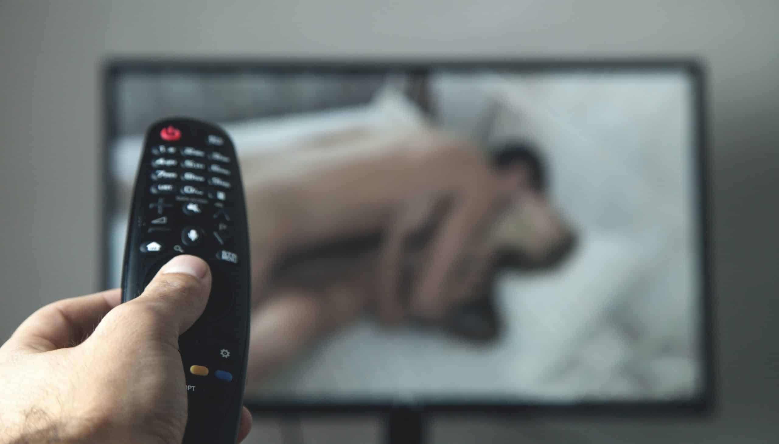 DUSK Betalen voor seks op internet of TV? (Deel 1) foto